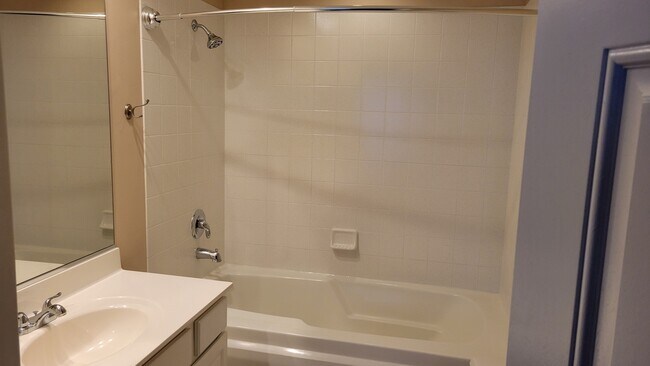 Building Photo - 15 Foxcroft Rd