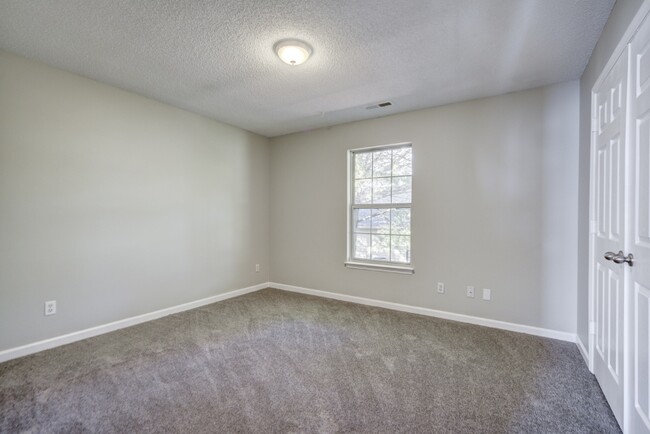 Building Photo - 125 Fairfax Dr