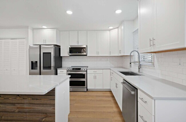 Building Photo - Updated 3-Bed Ranch w/ Modern Touches in D...