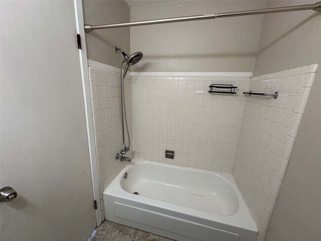 Building Photo - 610 Stoneledge Dr