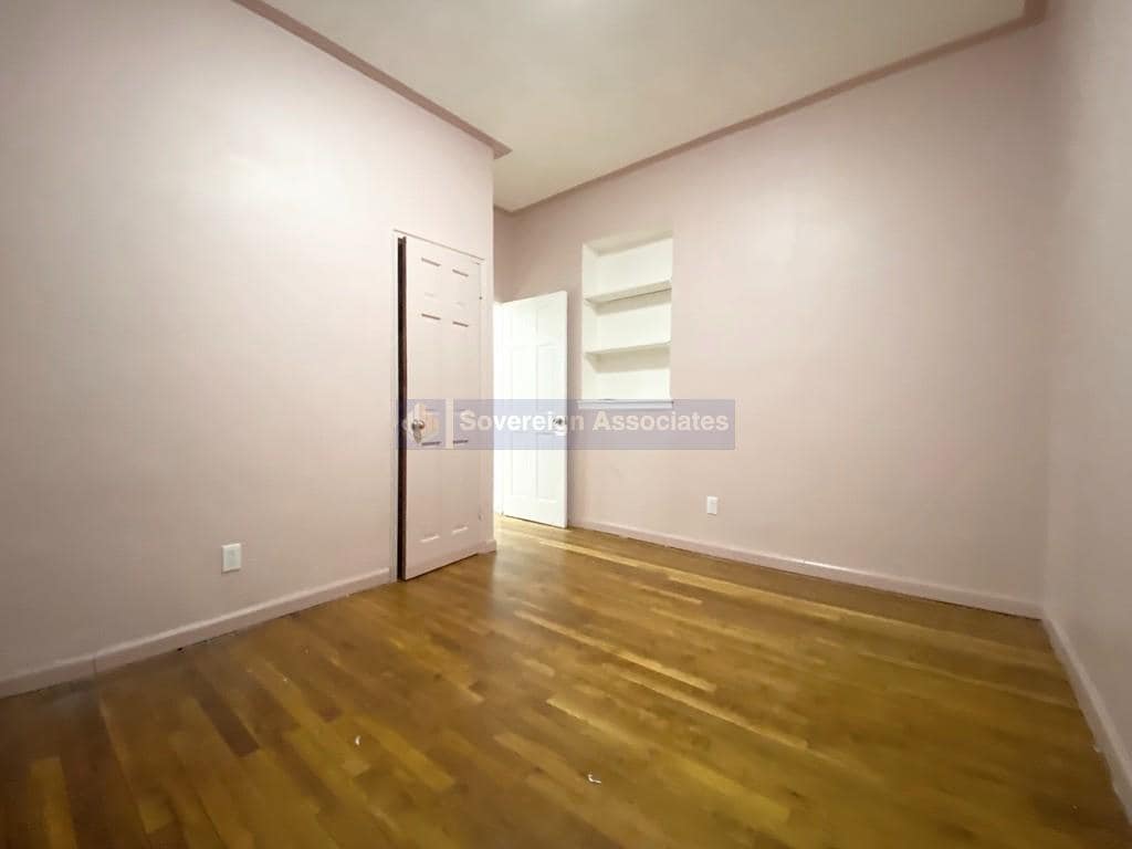 Building Photo - 240 W 104th St