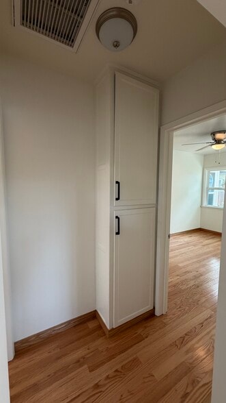 Building Photo - 4371 Overland Ave