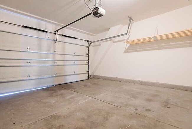 Building Photo - Gorgeous 3 Bedroom 2.5 Bathroom Townhome- Located in Stone Creek Village, Cary! Available August ...