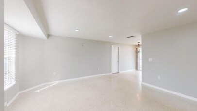 Building Photo - 619 21st St W