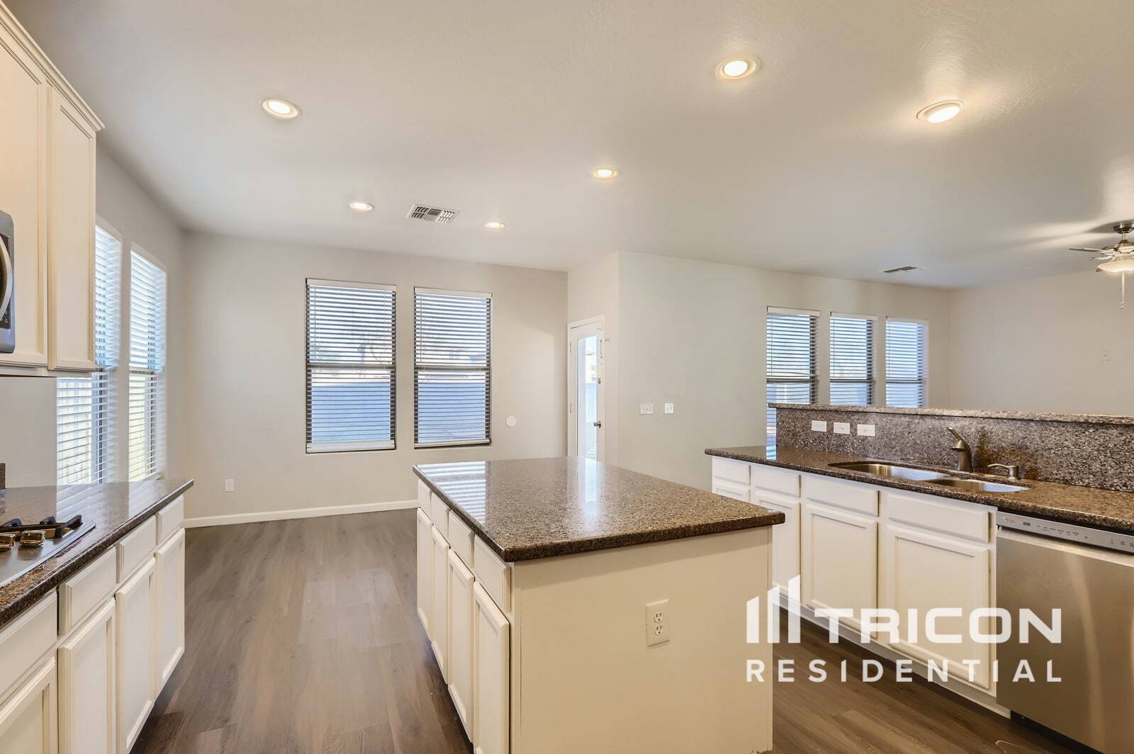 Building Photo - 26011 N Sandstone Way