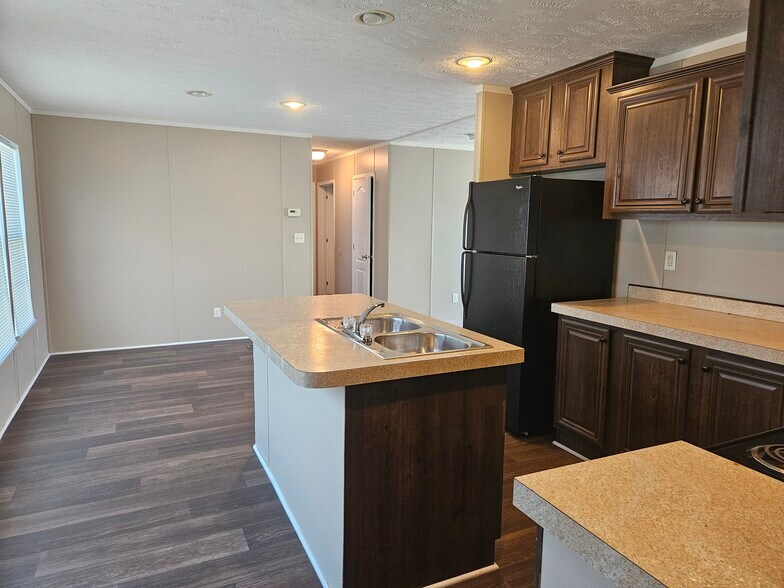 Building Photo - 61 Lynnwood Cir
