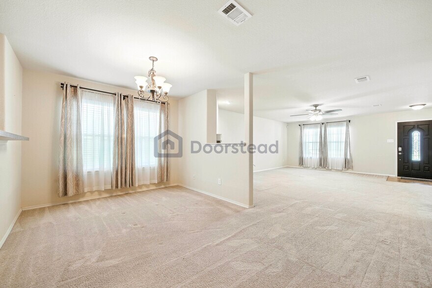 Building Photo - 12744 Northern Pine Dr
