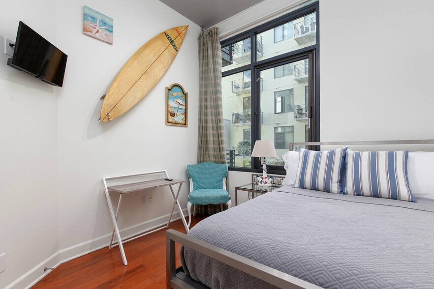 Building Photo - 1050 Island Ave