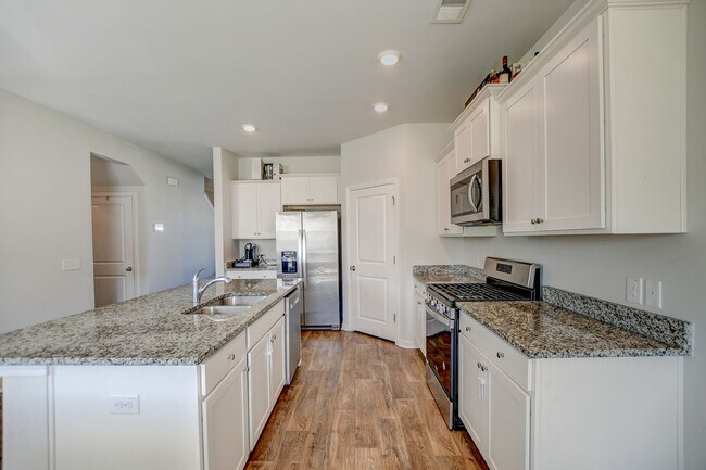 Building Photo - Summerville Home Rental