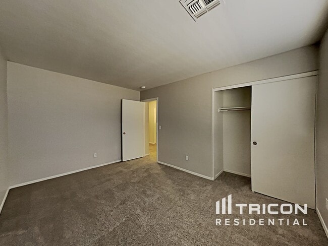 Building Photo - 43714 Cale Dr