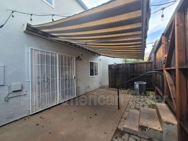 Building Photo - 6693 Greenback Ln