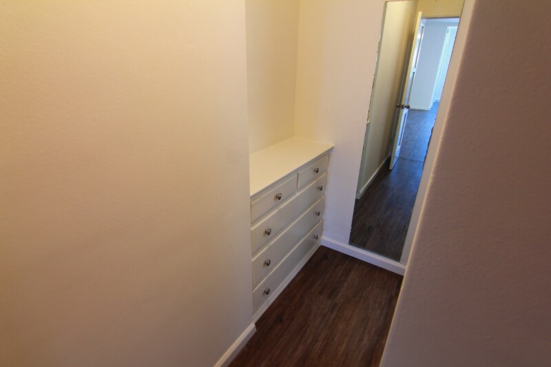 Building Photo - 5940 Melrose Ave