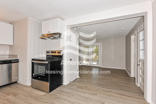 Building Photo - 4 Redwood Dr