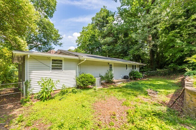 Building Photo - Ardmore Townhome Available Now