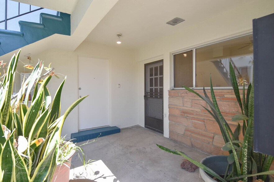 Building Photo - 2262 Fox Hills Dr