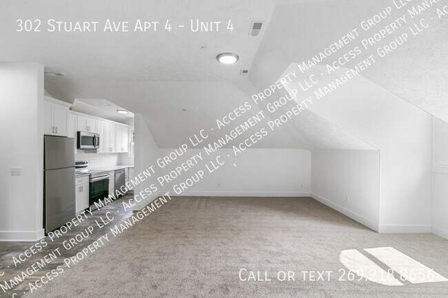 Building Photo - 302 Stuart Ave