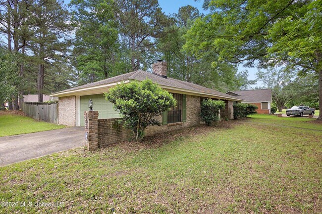 Building Photo - 548 Vineland Dr