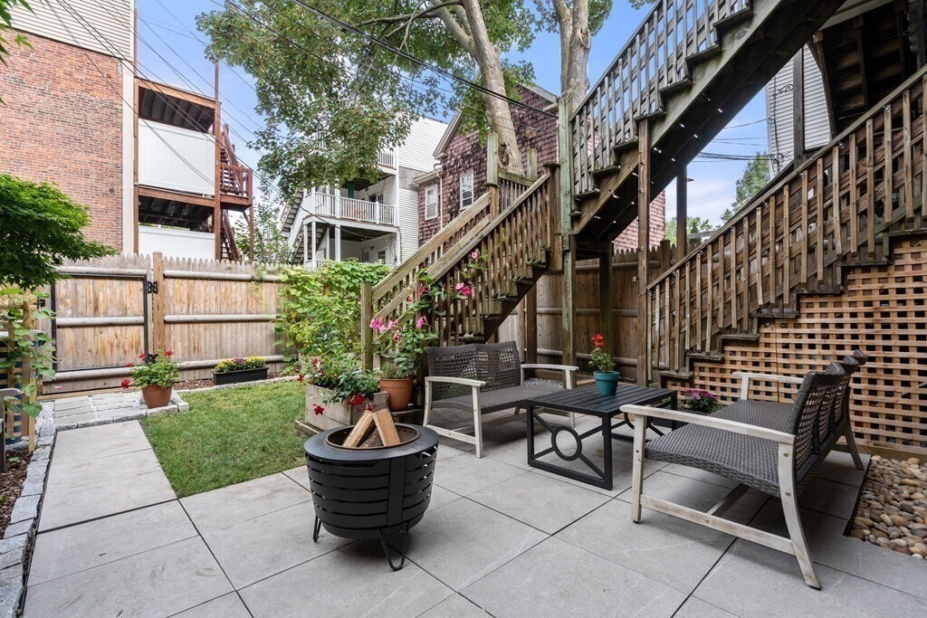 Building Photo - 256 E St