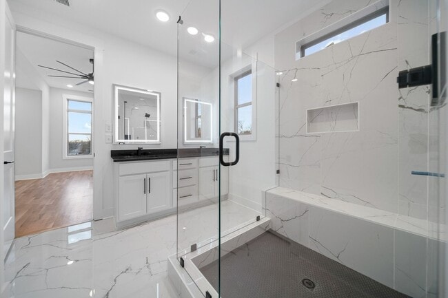 Building Photo - 1201 Stainback Ave