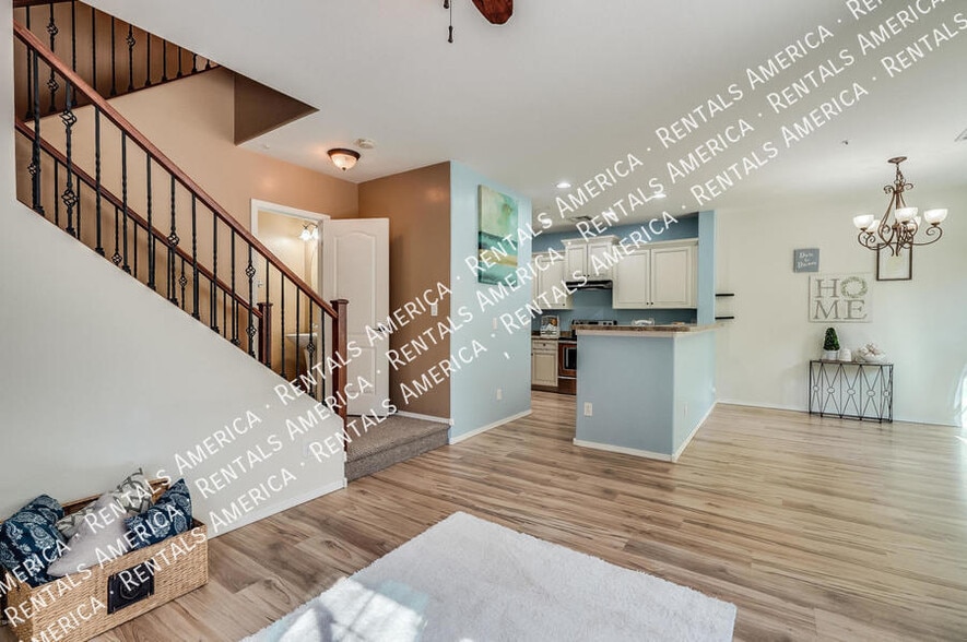 Building Photo - 2727 S Equestrian Dr