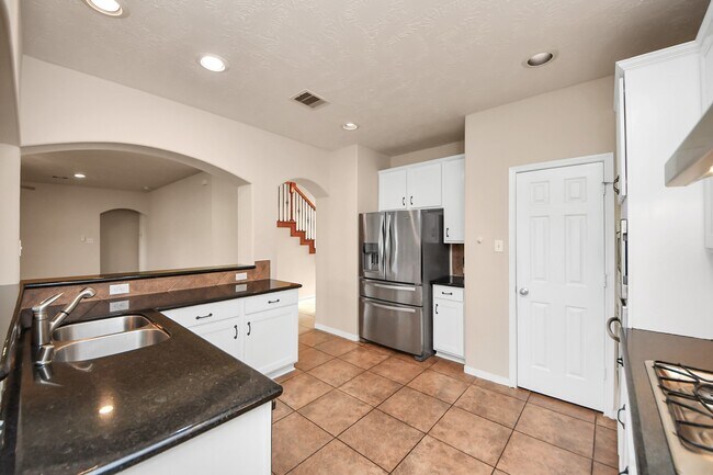 Building Photo - 14311 Lakepointe Bend Ln