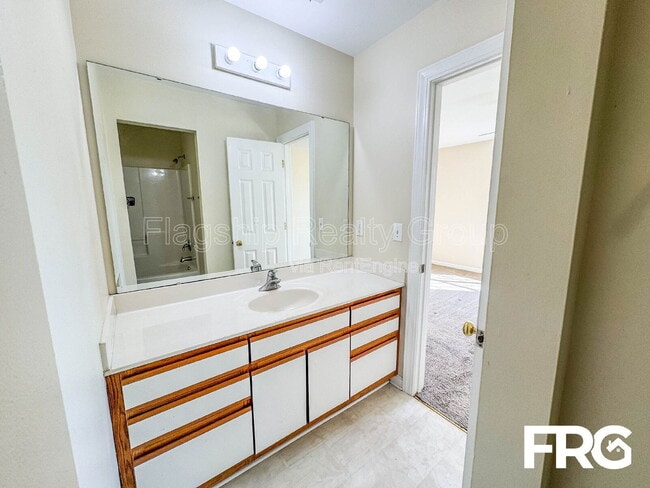 Building Photo - 5160 Deveron St