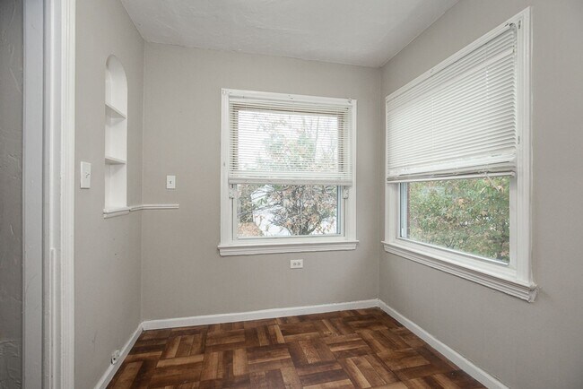 Building Photo - 2 BED 1 BATH SINGLE FAMILY HOME IN THE LEE-MILES NEIGHBORHOOD!