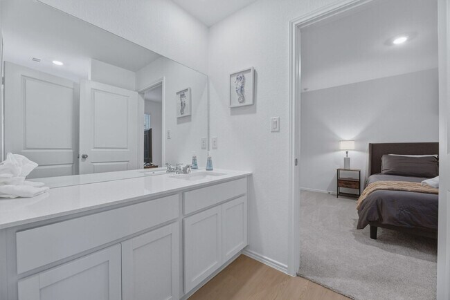 Building Photo - 591 Sormonne Lp