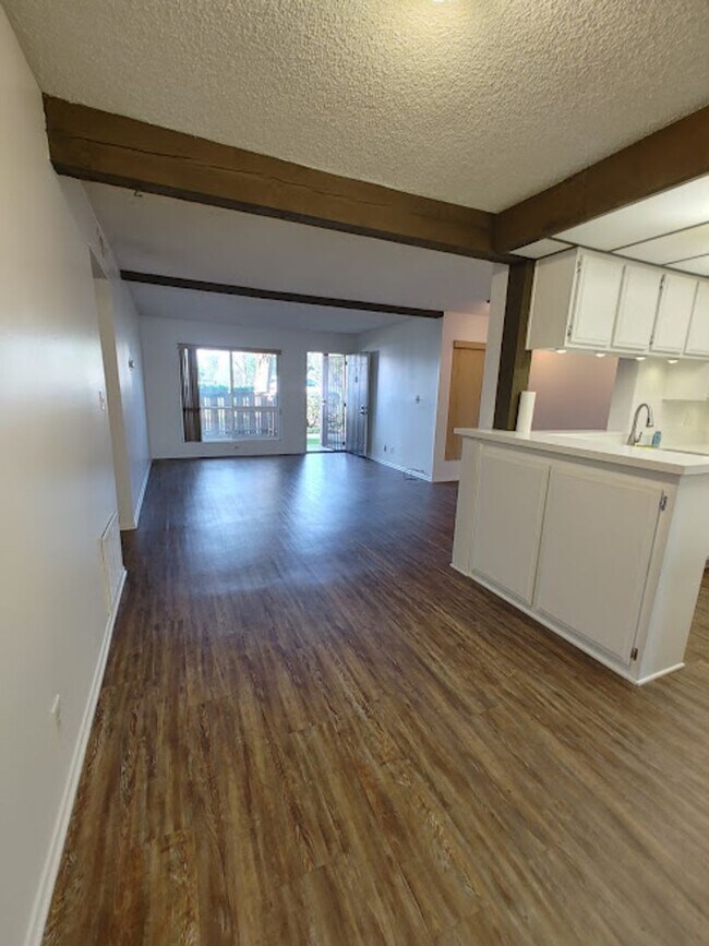 Building Photo - U{COMMING - PEACEFUL 2BD/2BA CONDO NEAR THE PARK  refrigerator