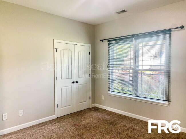 Building Photo - 230 Planters Ridge Dr