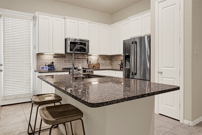 Building Photo - 5104 Chapel Heights Dr