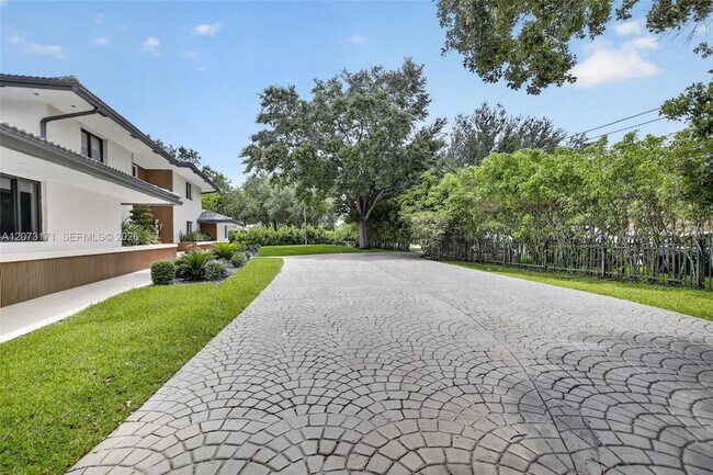 Building Photo - 12111 NW 5th Ct