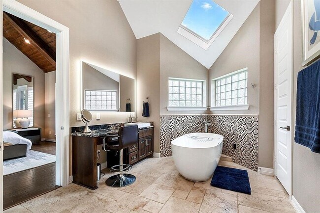 Building Photo - 2911 S Saddlebrook Ln