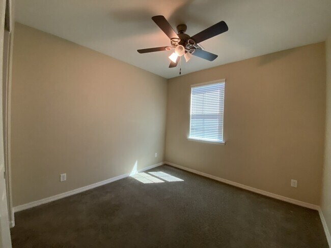 Building Photo - 3726 E Angstead Dr