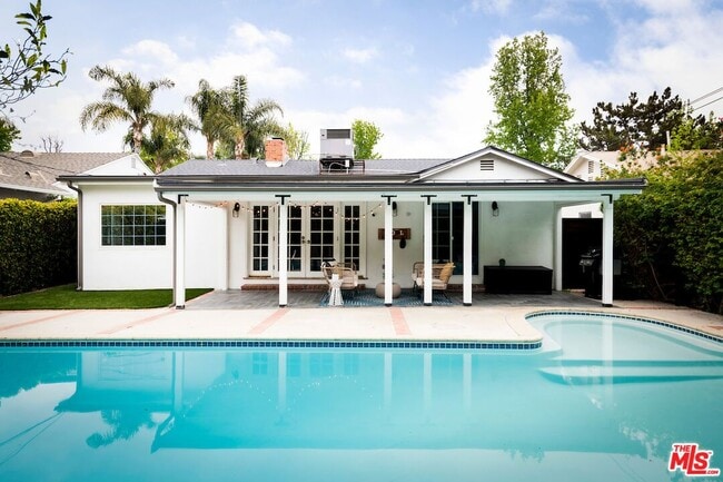 Building Photo - 5427 Lemona Ave