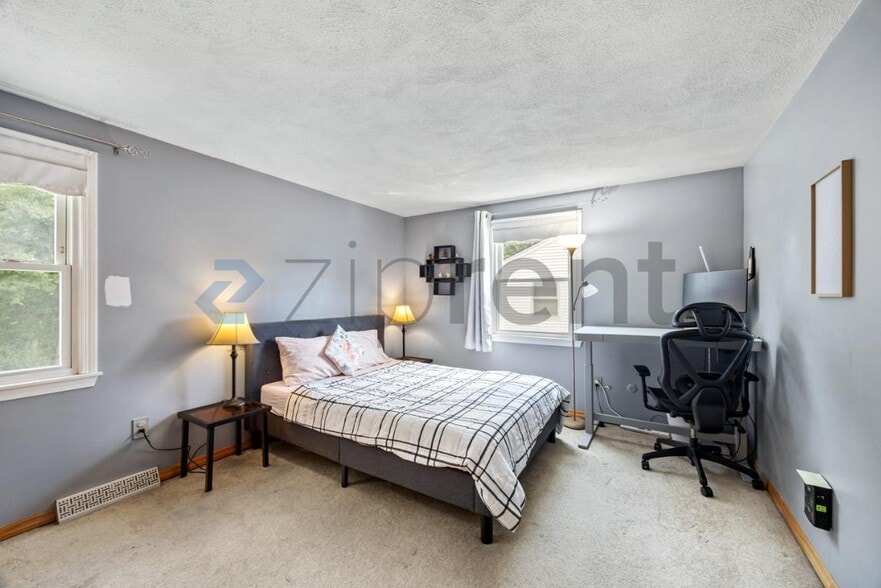 Building Photo - Unit