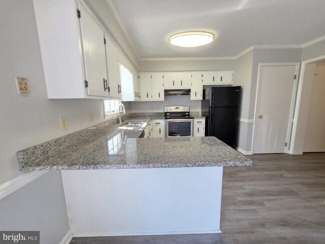 Building Photo - 830 Larch Way