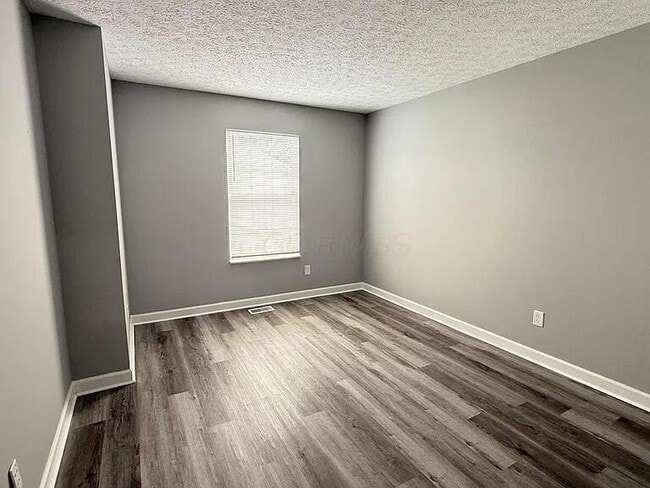 Building Photo - 904 Charleston Way Dr