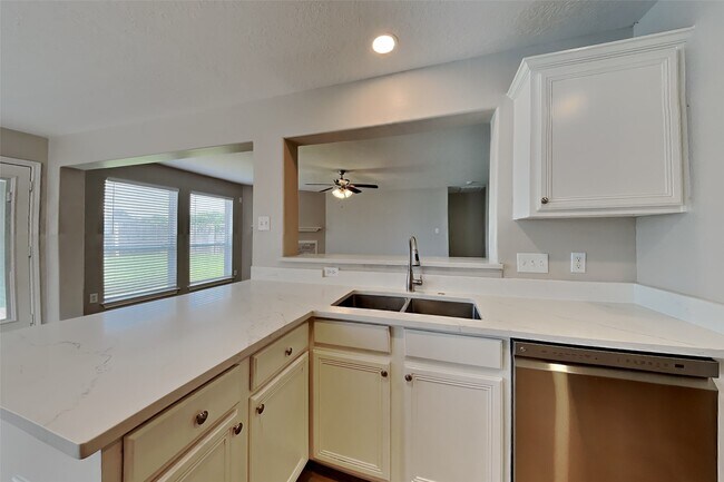 Building Photo - 22076 Knights Cove Dr
