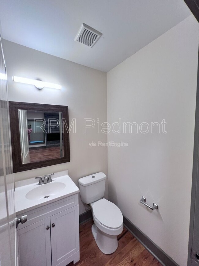 Building Photo - 334 Dargan Pl SW