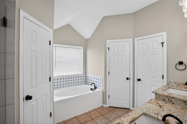 Building Photo - 402 Taos Ct E