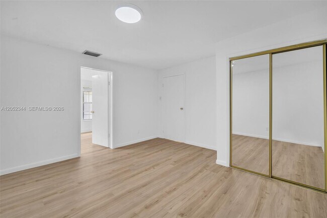 Building Photo - 5096 SW 28th Terrace