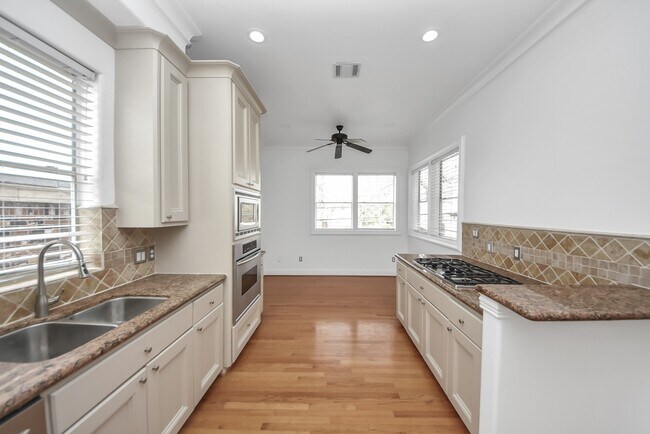 Building Photo - 2314 Dorrington St