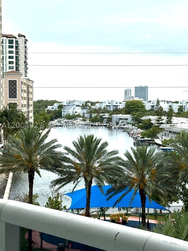 Building Photo - 16001 Collins Ave