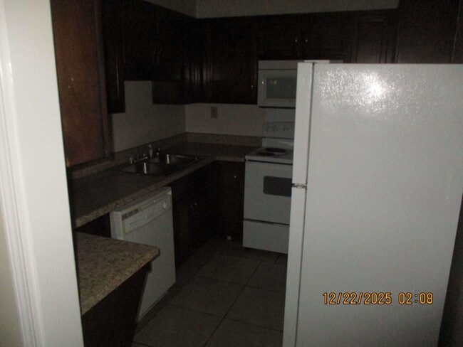 Building Photo - 2110 Lennox St