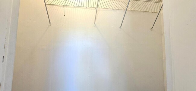 Building Photo - 3684 Pinehurst Dr