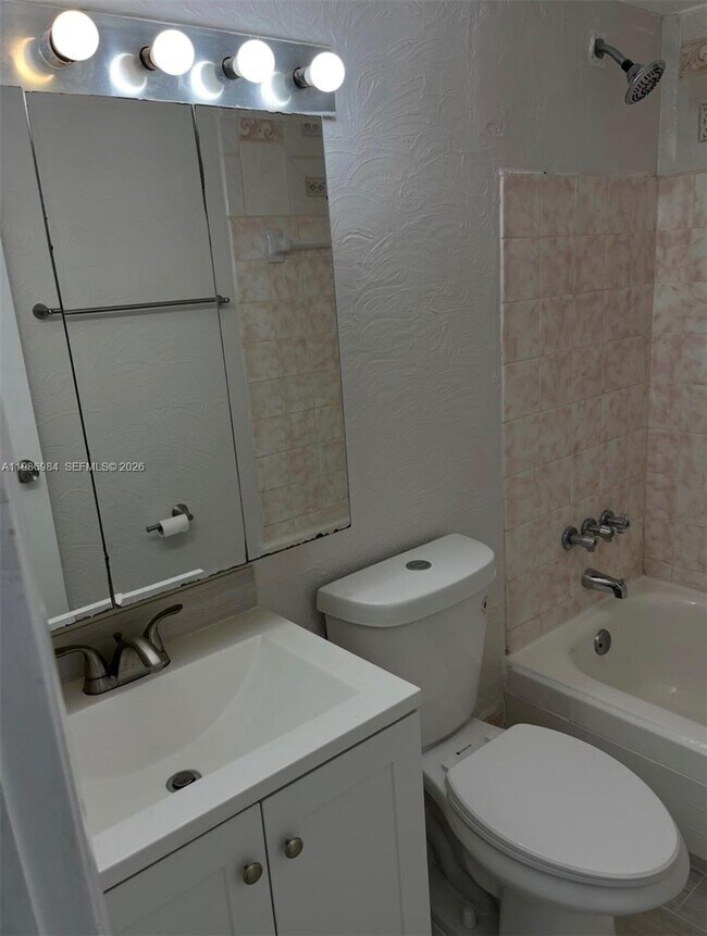 Building Photo - 1251 NE 108th St