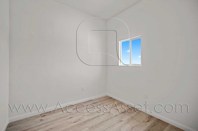 Building Photo - Cozy 2 Bed/1 Bath Unit In Peaceful Homeland Neighborhood!