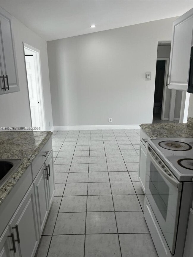 Building Photo - 7221 SW 11th Ct