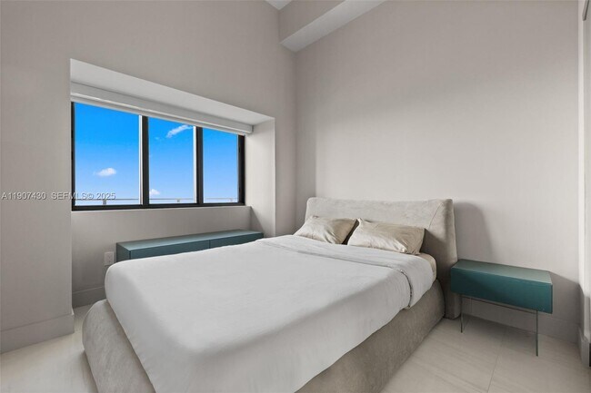 Building Photo - 480 NE 31st St